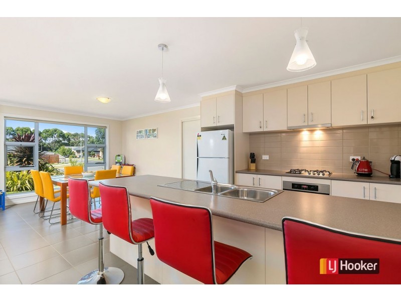 17 Blue Wren Way, Inverloch VIC 3996