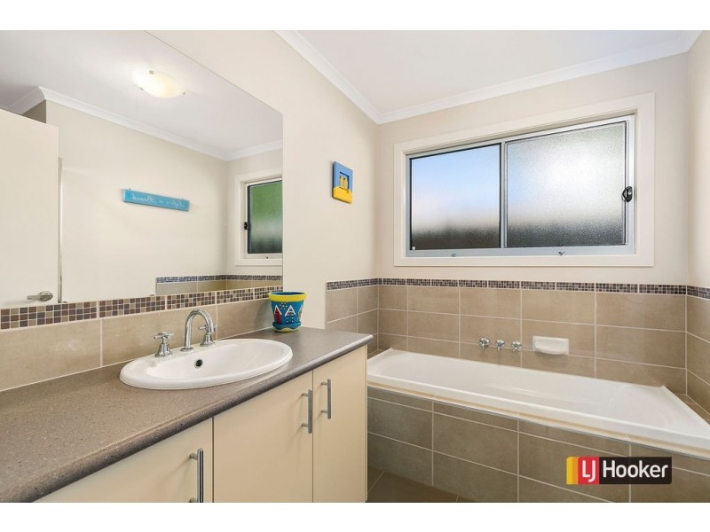 17 Blue Wren Way, Inverloch VIC 3996