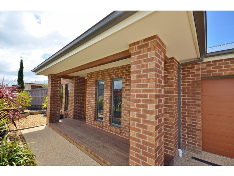 8 Oceanic Drive, Inverloch VIC 3996