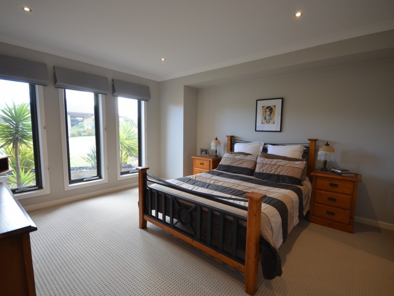 8 Oceanic Drive, Inverloch VIC 3996