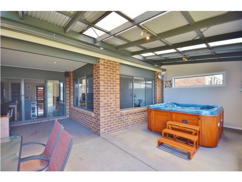 8 Oceanic Drive, Inverloch VIC 3996