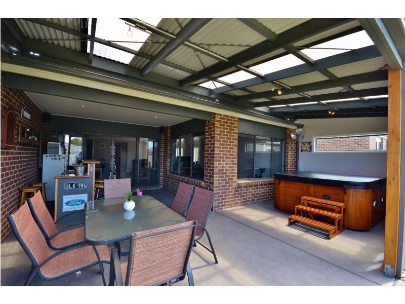 8 Oceanic Drive, Inverloch VIC 3996