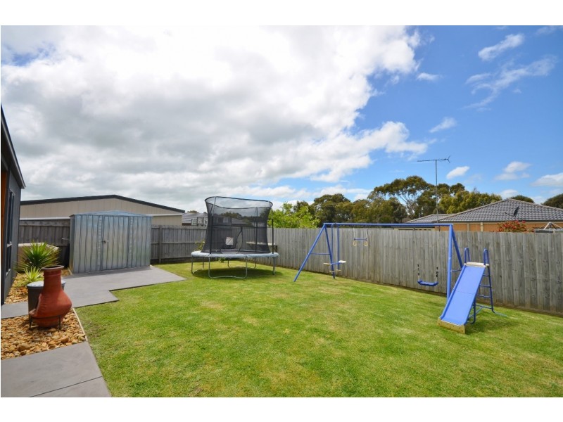8 Oceanic Drive, Inverloch VIC 3996