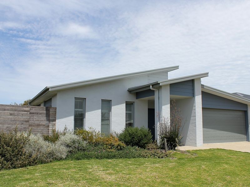 27 Paperbark Place, Inverloch VIC 3996