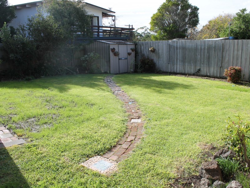 101 Bayview Avenue, Inverloch VIC 3996