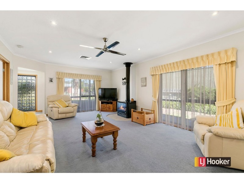 38 Woodland Heath Drive, Inverloch VIC 3996
