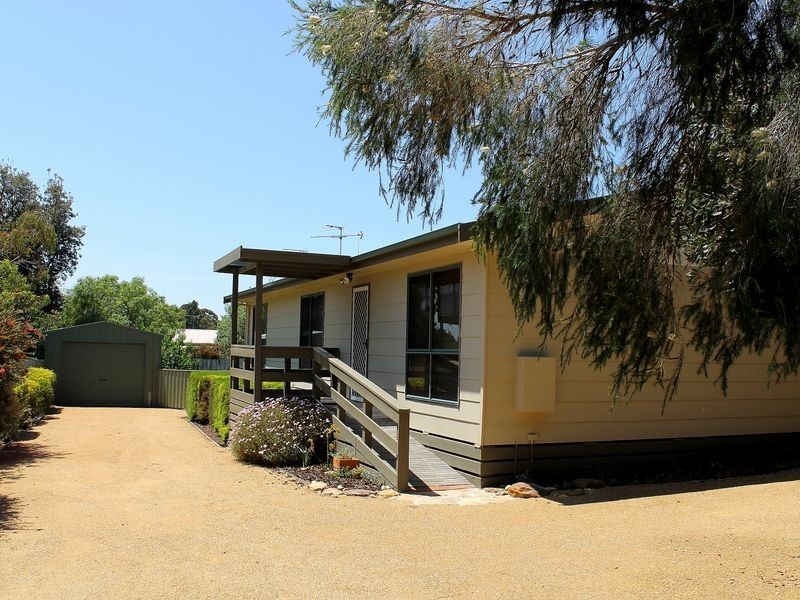 10 Ullathornes Road, Inverloch VIC 3996
