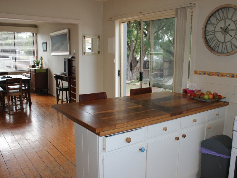 6 Bayview Avenue, Inverloch VIC 3996