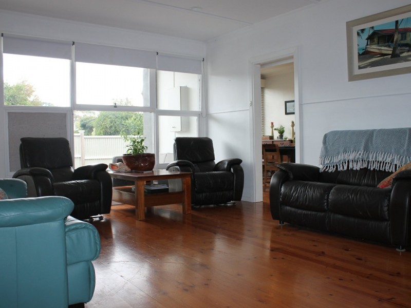 6 Bayview Avenue, Inverloch VIC 3996