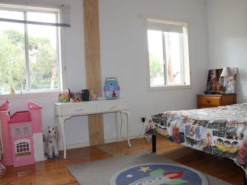 6 Bayview Avenue, Inverloch VIC 3996