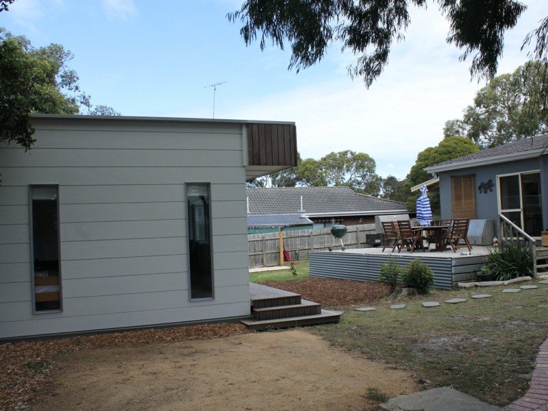 6 Bayview Avenue, Inverloch VIC 3996