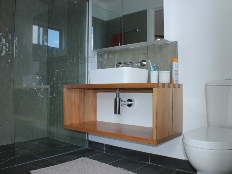 6 Bayview Avenue, Inverloch VIC 3996