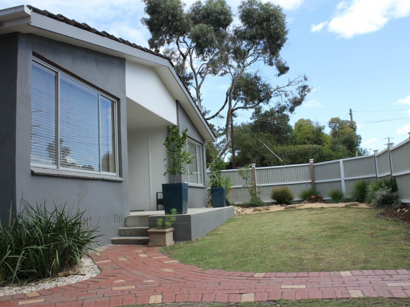 6 Bayview Avenue, Inverloch VIC 3996