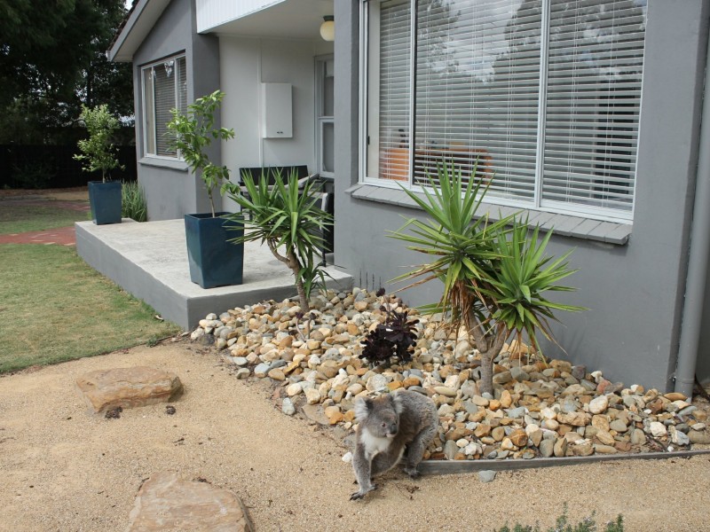 6 Bayview Avenue, Inverloch VIC 3996