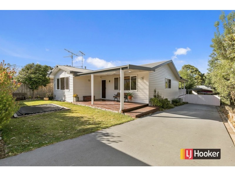 2 Darling Avenue, Inverloch VIC 3996
