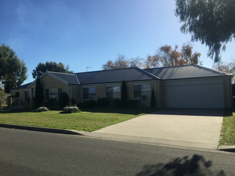 2 Queenscliff Drive, Inverloch VIC 3996