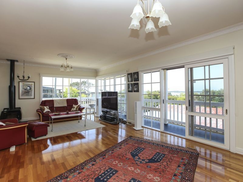 24a Bayview Avenue, Inverloch VIC 3996