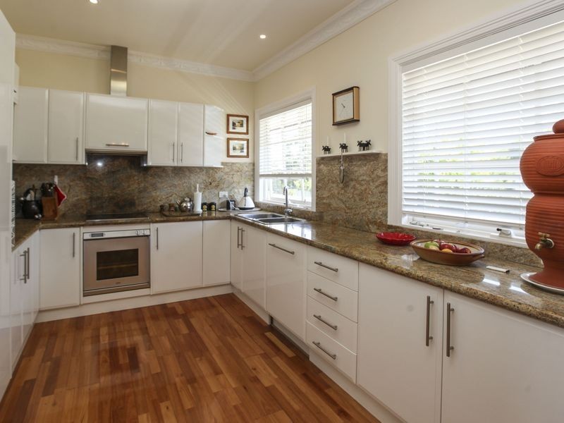24a Bayview Avenue, Inverloch VIC 3996