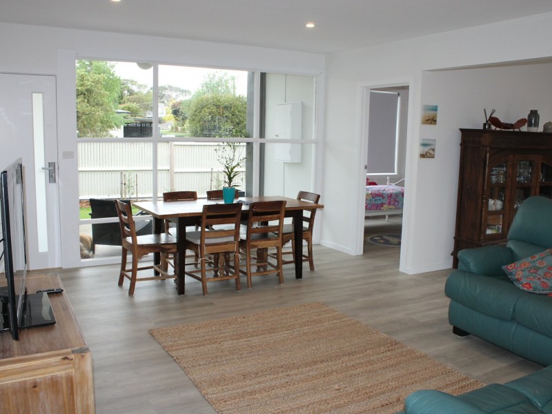 6 Bayview Avenue, Inverloch VIC 3996