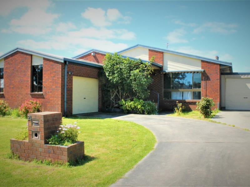 21 Youll Grove, Inverloch VIC 3996