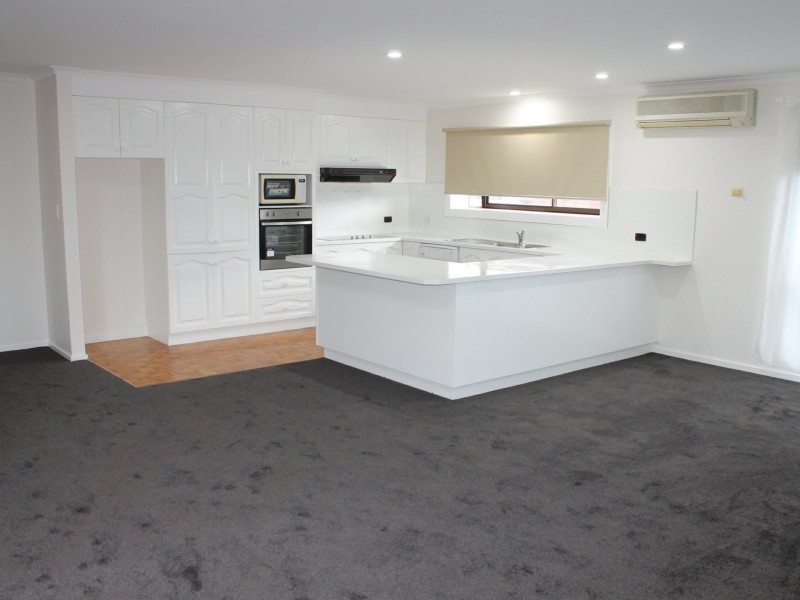 21 Youll Grove, Inverloch VIC 3996