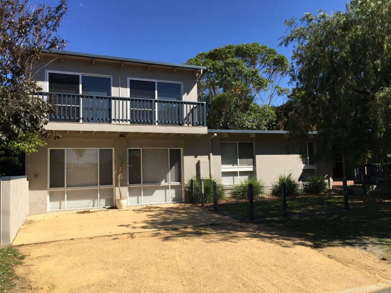 82 Bayview Avenue, Inverloch VIC 3996