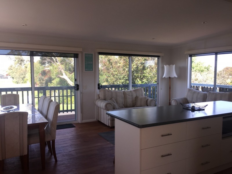 82 Bayview Avenue, Inverloch VIC 3996