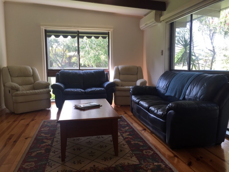 82 Bayview Avenue, Inverloch VIC 3996