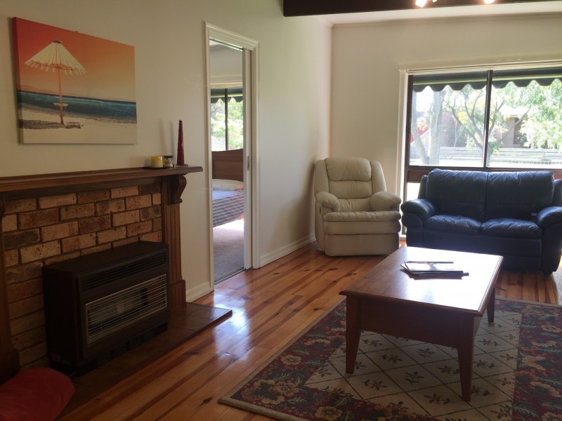 82 Bayview Avenue, Inverloch VIC 3996