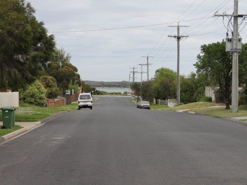 82 Bayview Avenue, Inverloch VIC 3996
