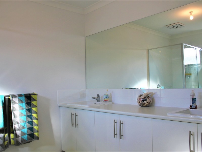 4 Oceanic Drive, Inverloch VIC 3996