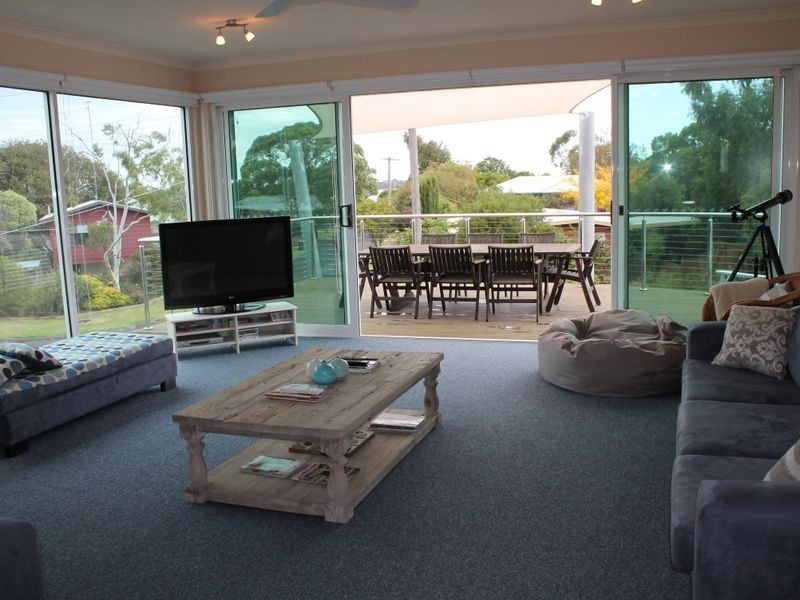 111 Bayview Avenue, Inverloch VIC 3996