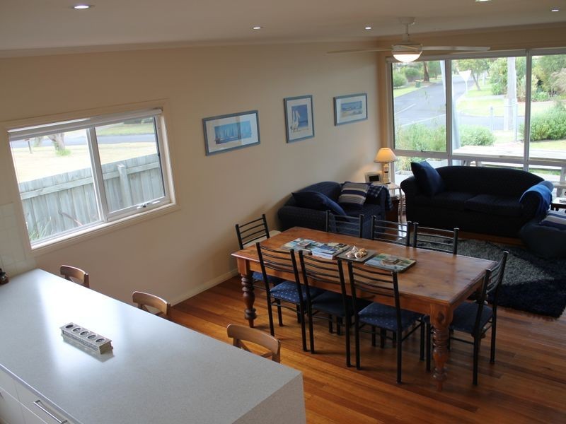 111 Bayview Avenue, Inverloch VIC 3996