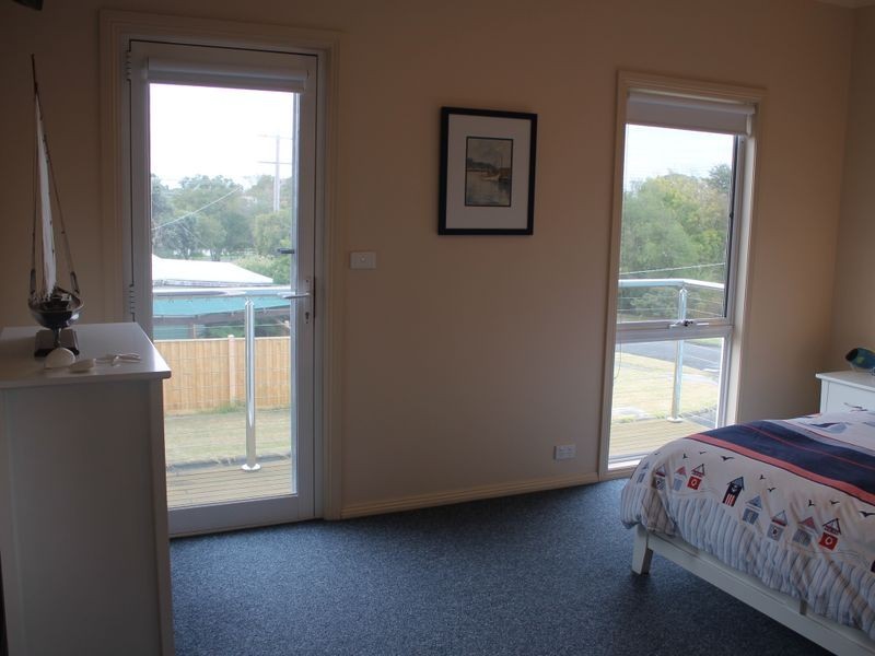 111 Bayview Avenue, Inverloch VIC 3996