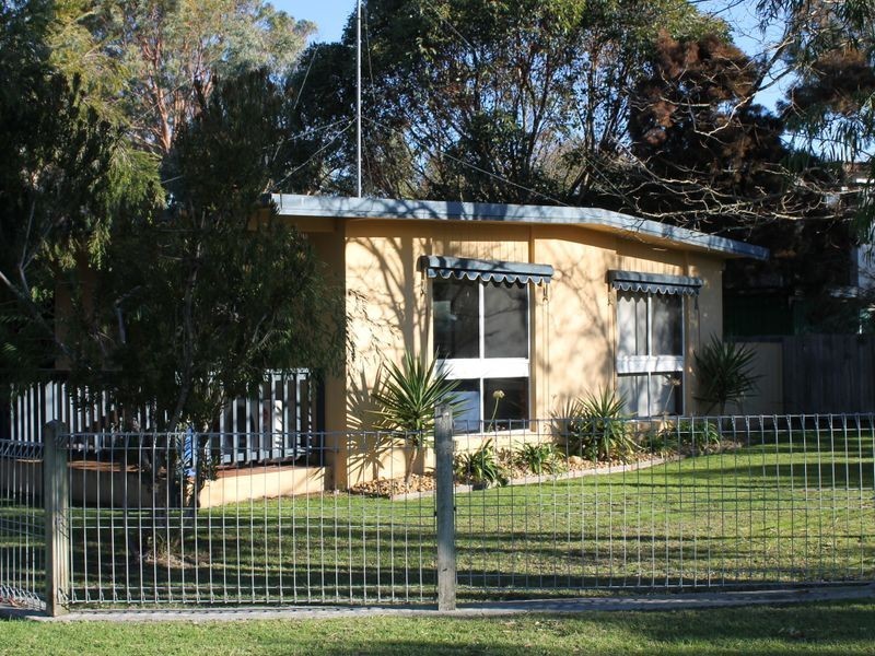 82 Bayview Avenue, Inverloch VIC 3996