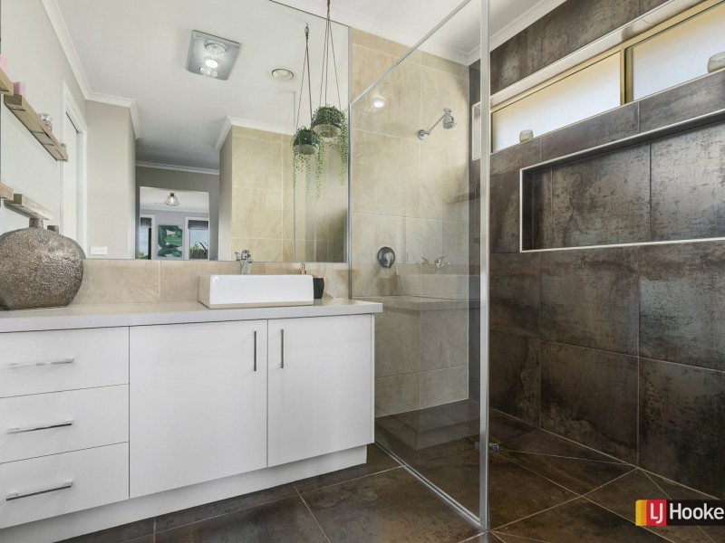 9 Dalmont Bay Court, Inverloch VIC 3996