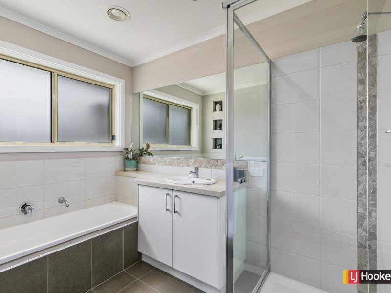 9 Dalmont Bay Court, Inverloch VIC 3996