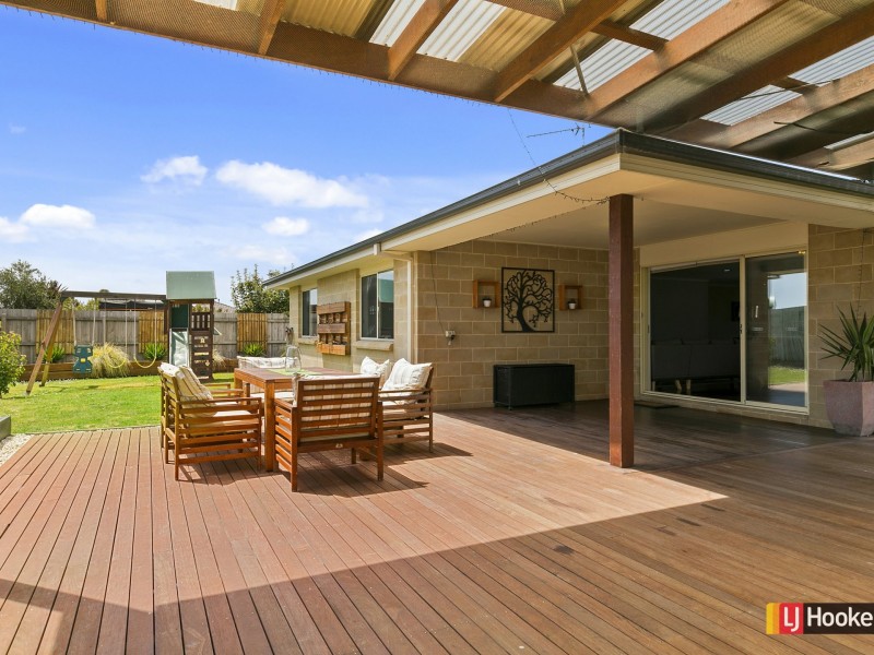 9 Dalmont Bay Court, Inverloch VIC 3996