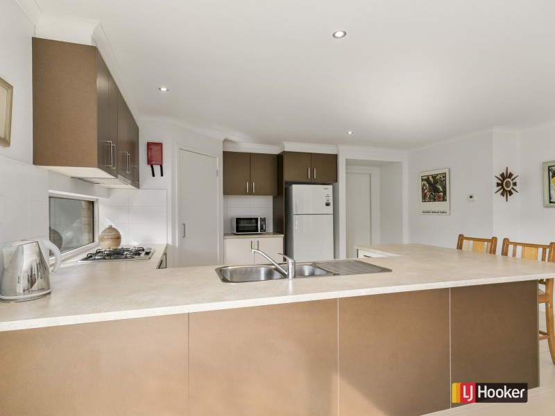 17 Melaleuca Mews, Inverloch VIC 3996