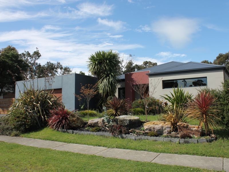 41 Woodland Heath Drive, Inverloch VIC 3996
