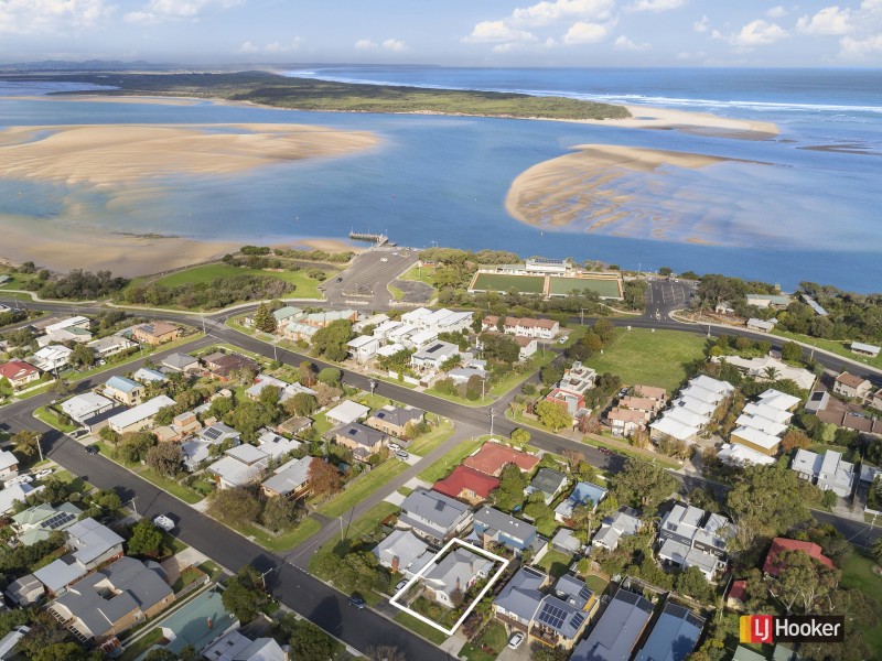 16 High Street, Inverloch VIC 3996