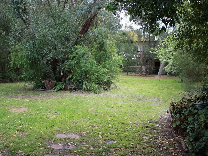 4 Ebor Avenue, Inverloch VIC 3996