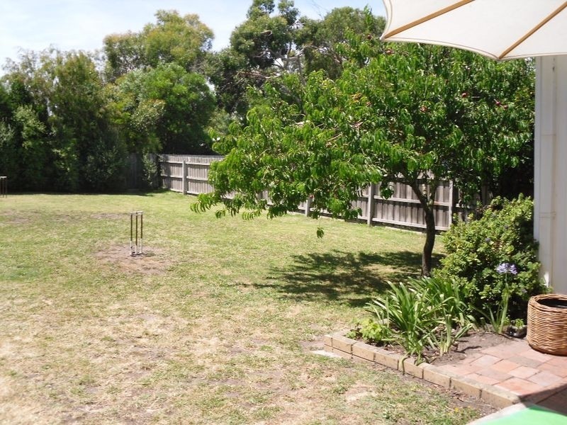 8 Corsair Grove, Inverloch VIC 3996
