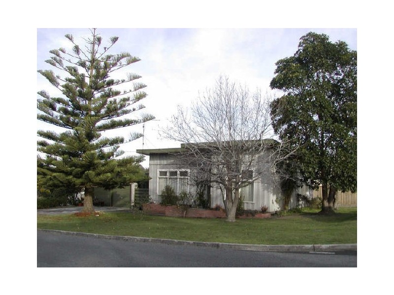 32 Bruce Street, Inverloch VIC 3996