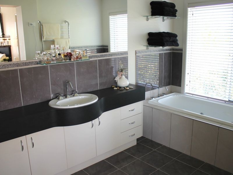 65 Woodland Heath Drive, Inverloch VIC 3996