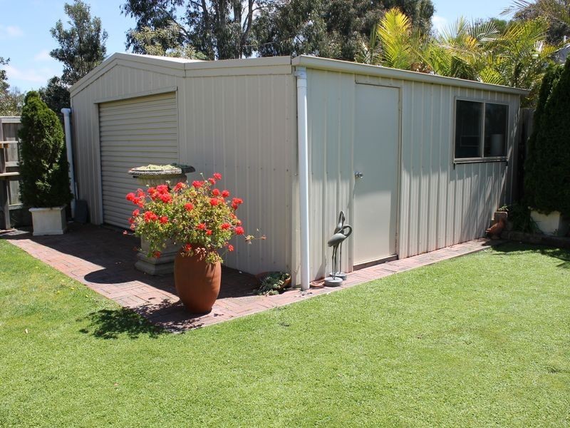 65 Woodland Heath Drive, Inverloch VIC 3996