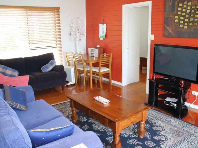 2/42 Bayview Avenue, Inverloch VIC 3996