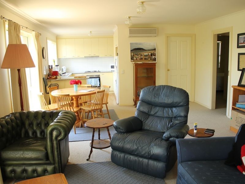 2/33 Powlett Street, Inverloch VIC 3996