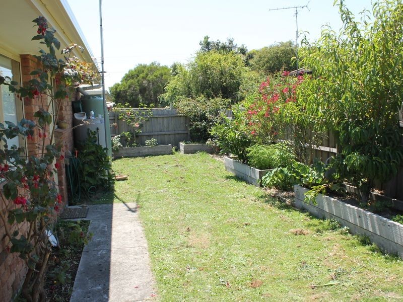 2/33 Powlett Street, Inverloch VIC 3996