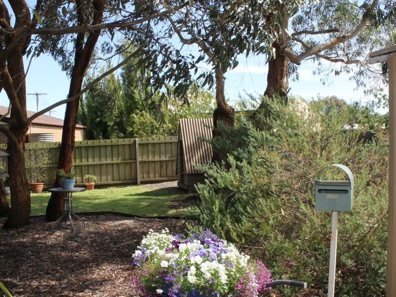 4 Heather Grove, Inverloch VIC 3996